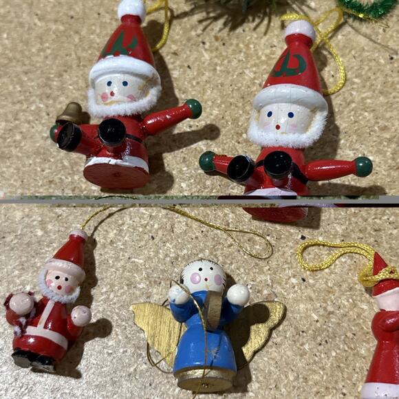Mixed Lot Mini Christmas Ornaments Wood & Plastic Vintage Style 40+ Pieces - Picture 9 of 9